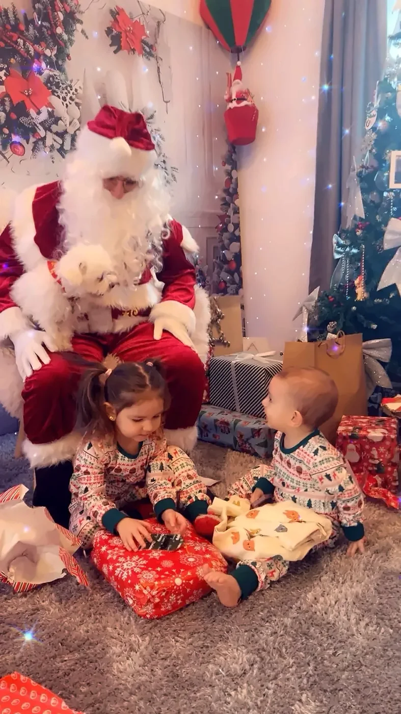 Børn i et juleøjeblik